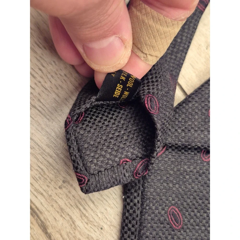 Lorenzini Hand Made in Italy Silk Blend Red Geometric Oval Pattern Necktie Black